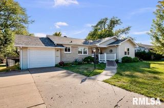 1825 W 38TH Place, Davenport, IA 52806