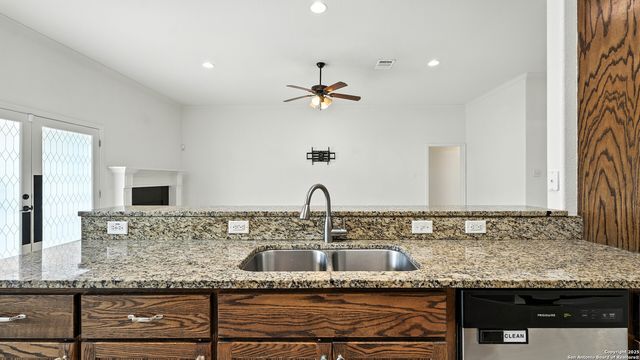 637 Topaz, Seguin, TX 78155