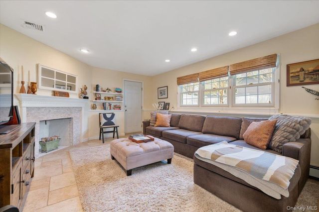 12 W Orlando Street, Massapequa, NY 11758