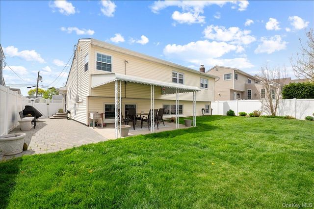12 W Orlando Street, Massapequa, NY 11758
