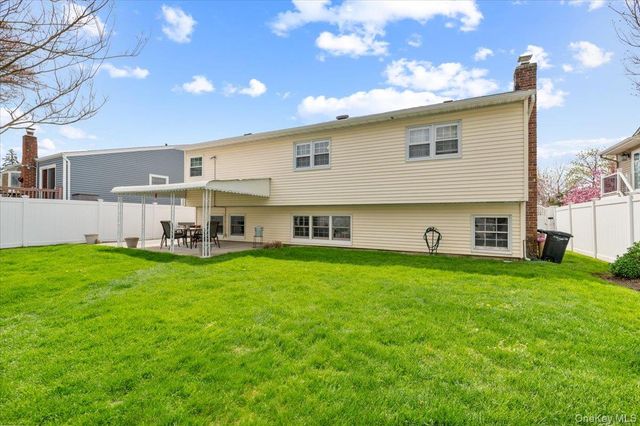12 W Orlando Street, Massapequa, NY 11758