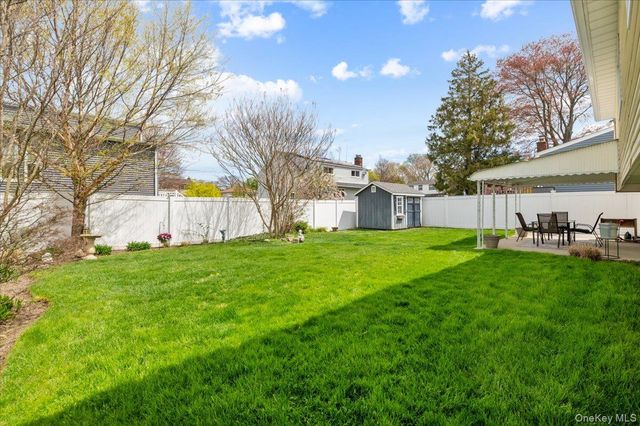 12 W Orlando Street, Massapequa, NY 11758