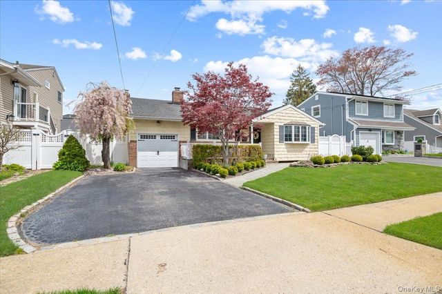12 W Orlando Street, Massapequa, NY 11758