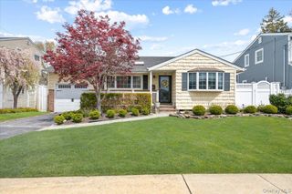 12 W Orlando Street, Massapequa, NY 11758