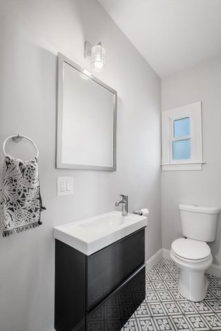 135 Bellingham St, Chelsea, MA 02150