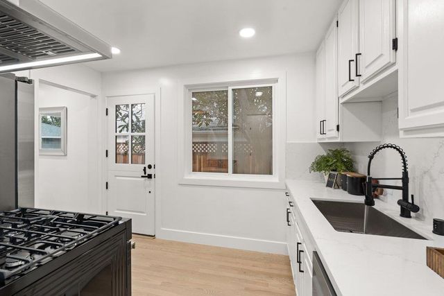 578 Green Manor Court, Palo Alto, CA 94301