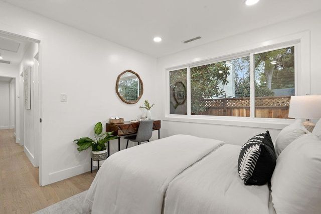 578 Green Manor Court, Palo Alto, CA 94301