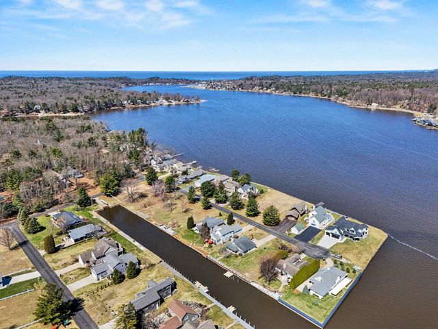 5383 Tonto Road, Pentwater, MI 49449