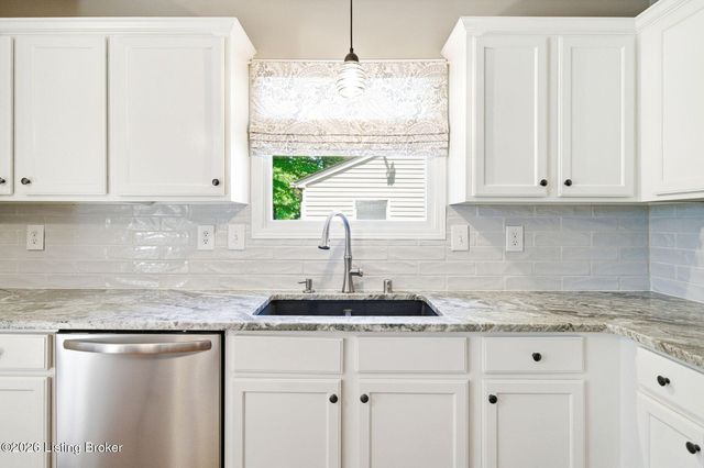 6704 Brook Bend Way, Louisville, KY 40229