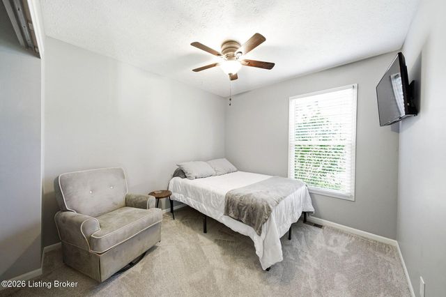 6704 Brook Bend Way, Louisville, KY 40229