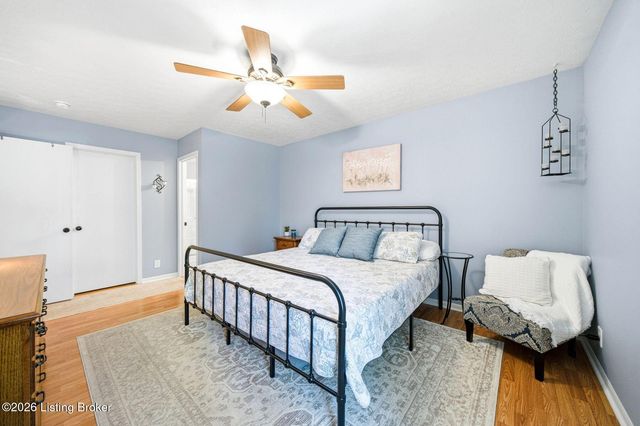 6704 Brook Bend Way, Louisville, KY 40229
