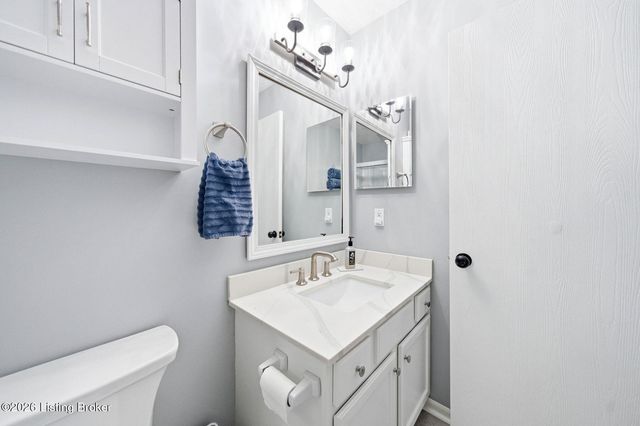 6704 Brook Bend Way, Louisville, KY 40229