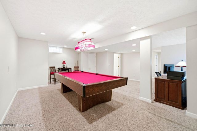 6704 Brook Bend Way, Louisville, KY 40229