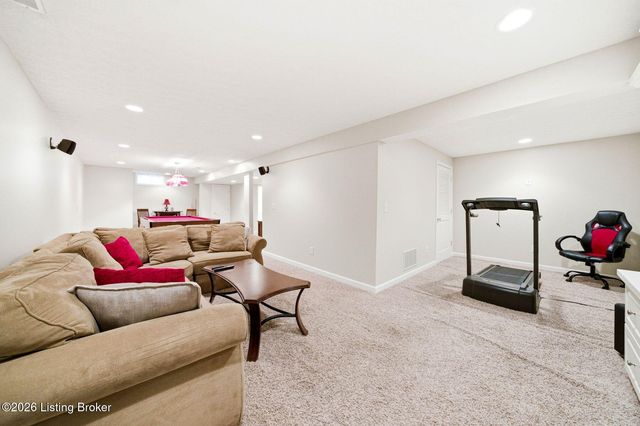 6704 Brook Bend Way, Louisville, KY 40229