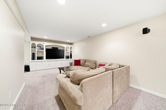 6704 Brook Bend Way, Louisville, KY 40229