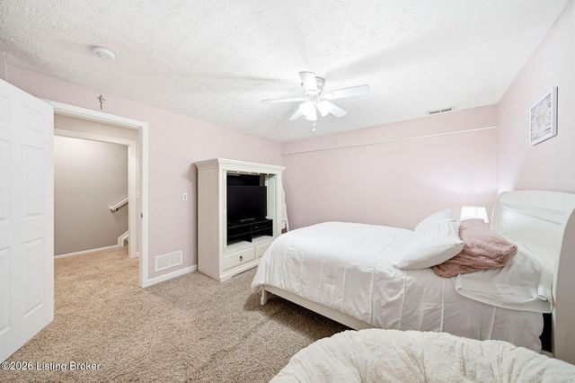 6704 Brook Bend Way, Louisville, KY 40229
