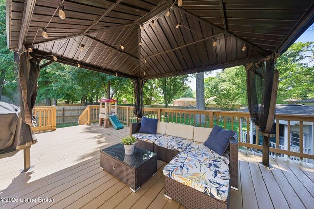 6704 Brook Bend Way, Louisville, KY 40229
