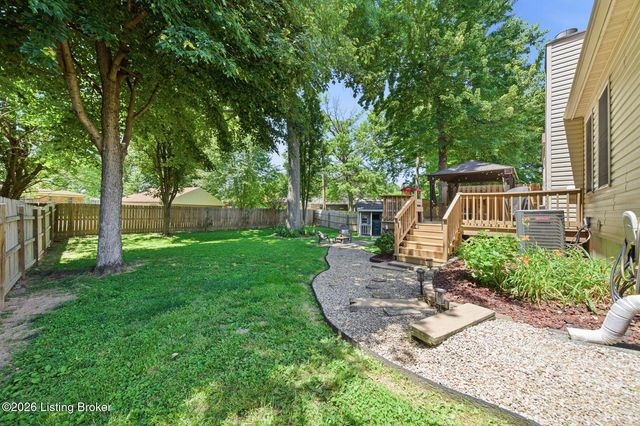 6704 Brook Bend Way, Louisville, KY 40229
