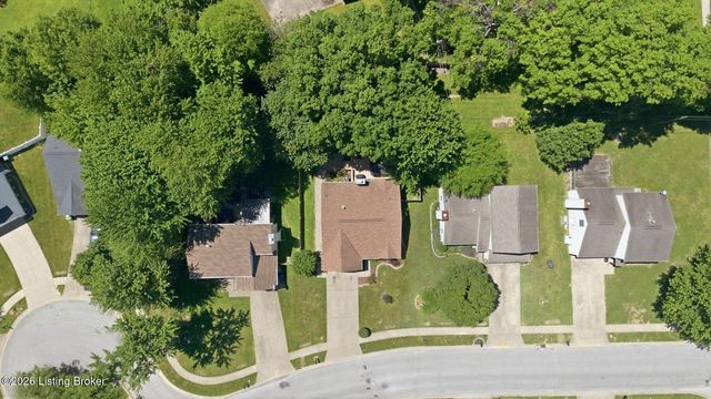 6704 Brook Bend Way, Louisville, KY 40229