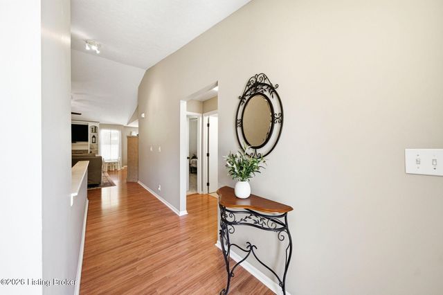 6704 Brook Bend Way, Louisville, KY 40229