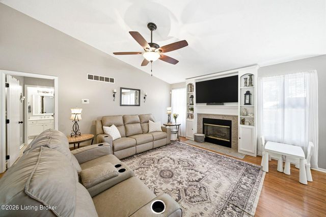 6704 Brook Bend Way, Louisville, KY 40229