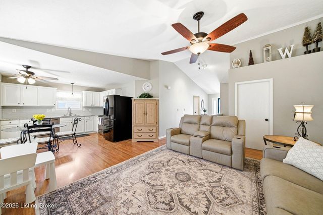 6704 Brook Bend Way, Louisville, KY 40229
