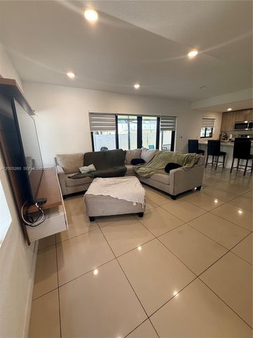 102 NW 10th Pl, Florida City, FL 33034