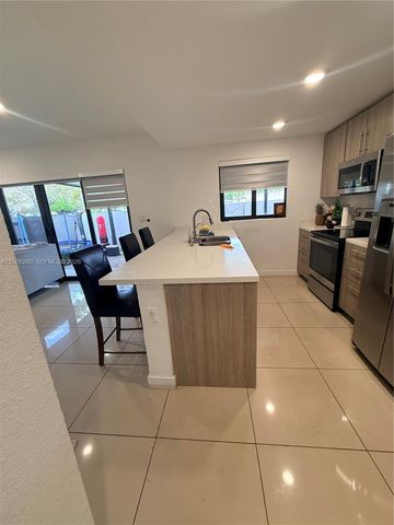 102 NW 10th Pl, Florida City, FL 33034