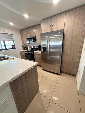 102 NW 10th Pl, Florida City, FL 33034