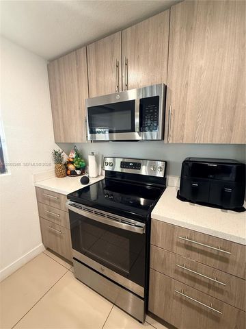 102 NW 10th Pl, Florida City, FL 33034