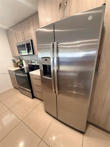 102 NW 10th Pl, Florida City, FL 33034