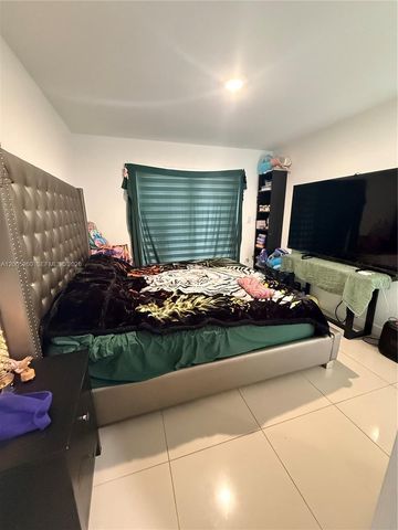 102 NW 10th Pl, Florida City, FL 33034