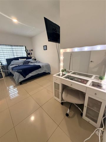 102 NW 10th Pl, Florida City, FL 33034