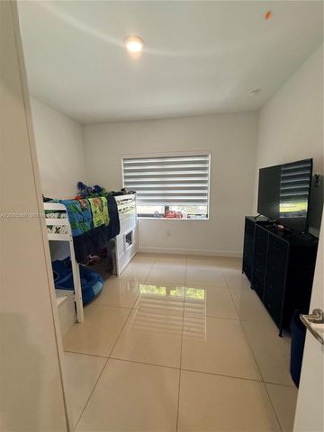 102 NW 10th Pl, Florida City, FL 33034
