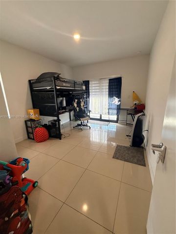 102 NW 10th Pl, Florida City, FL 33034