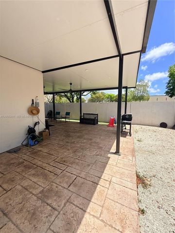 102 NW 10th Pl, Florida City, FL 33034
