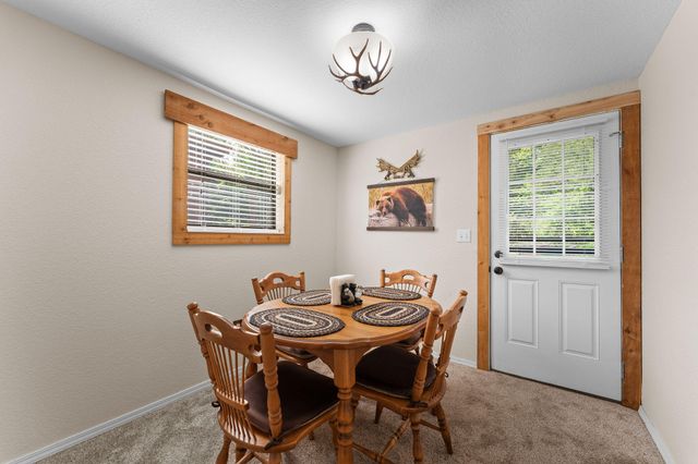 112 Foxhole Lane, Hollister, MO 65672