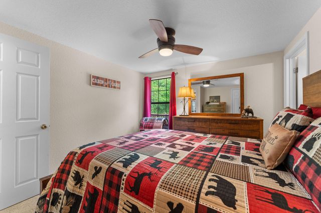 112 Foxhole Lane, Hollister, MO 65672
