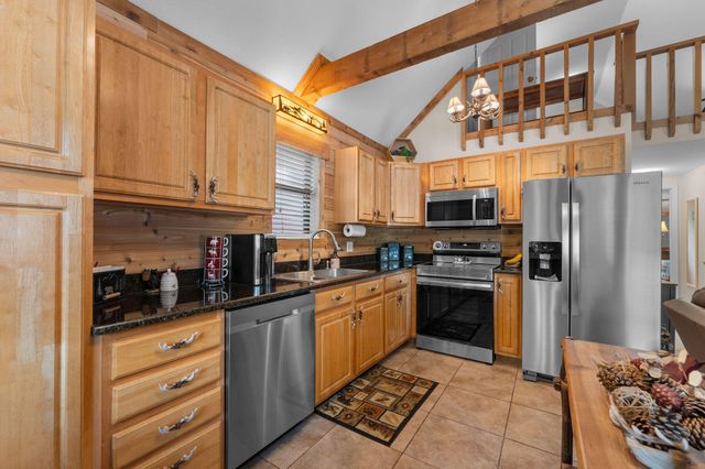 112 Foxhole Lane, Hollister, MO 65672