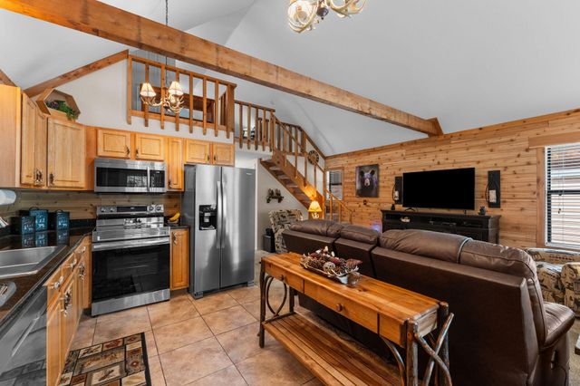 112 Foxhole Lane, Hollister, MO 65672