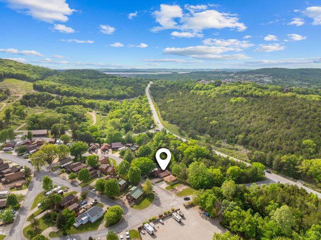 112 Foxhole Lane, Hollister, MO 65672