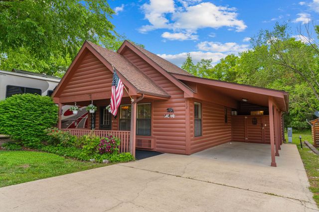 112 Foxhole Lane, Hollister, MO 65672