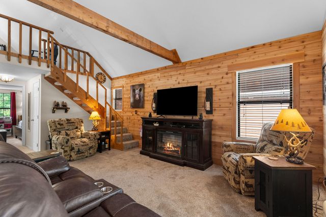 112 Foxhole Lane, Hollister, MO 65672