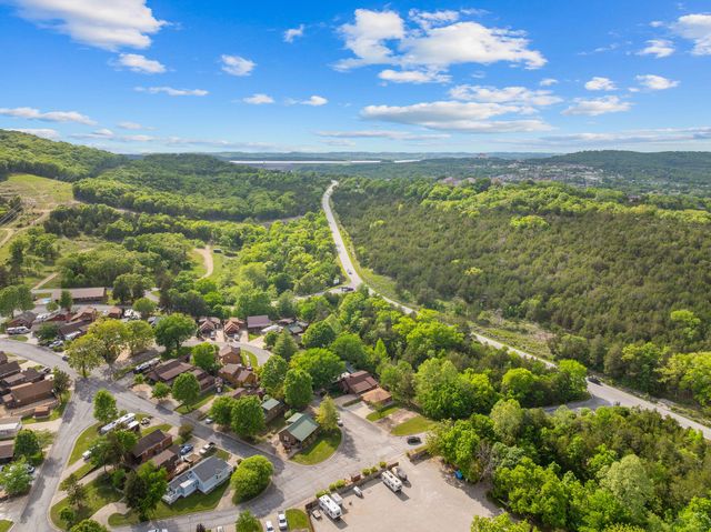 112 Foxhole Lane, Hollister, MO 65672