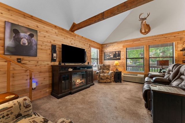 112 Foxhole Lane, Hollister, MO 65672
