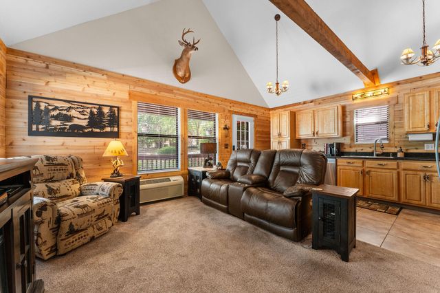 112 Foxhole Lane, Hollister, MO 65672