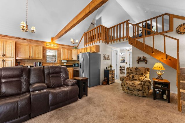 112 Foxhole Lane, Hollister, MO 65672