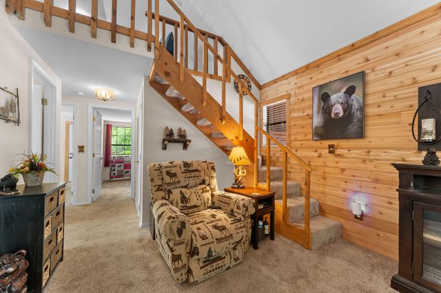 112 Foxhole Lane, Hollister, MO 65672