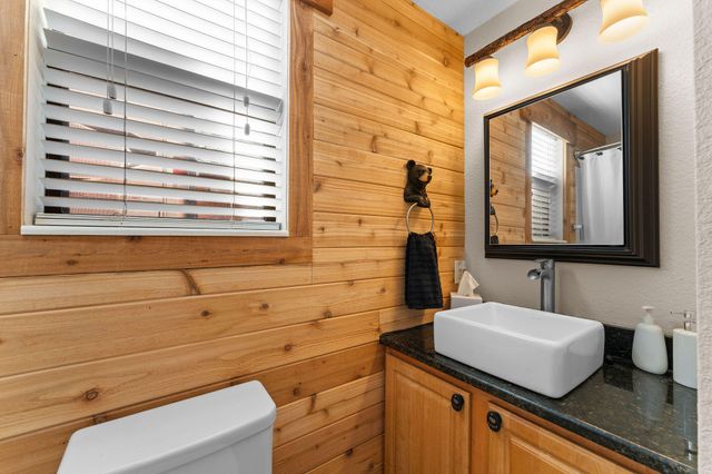 112 Foxhole Lane, Hollister, MO 65672