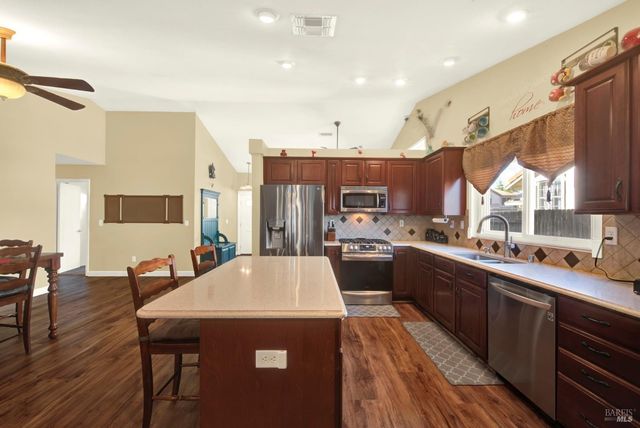 967 Copper Way, Vacaville, CA 95687